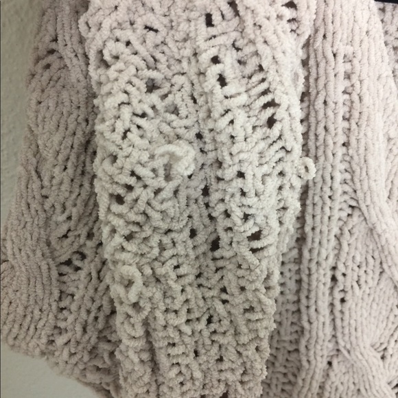 ❌SOLD❌ Woven Heart Cropped Chenille Sweater - Picture 5 of 6